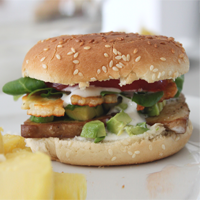 Avocado Halloumi Burger | orangenmond.at