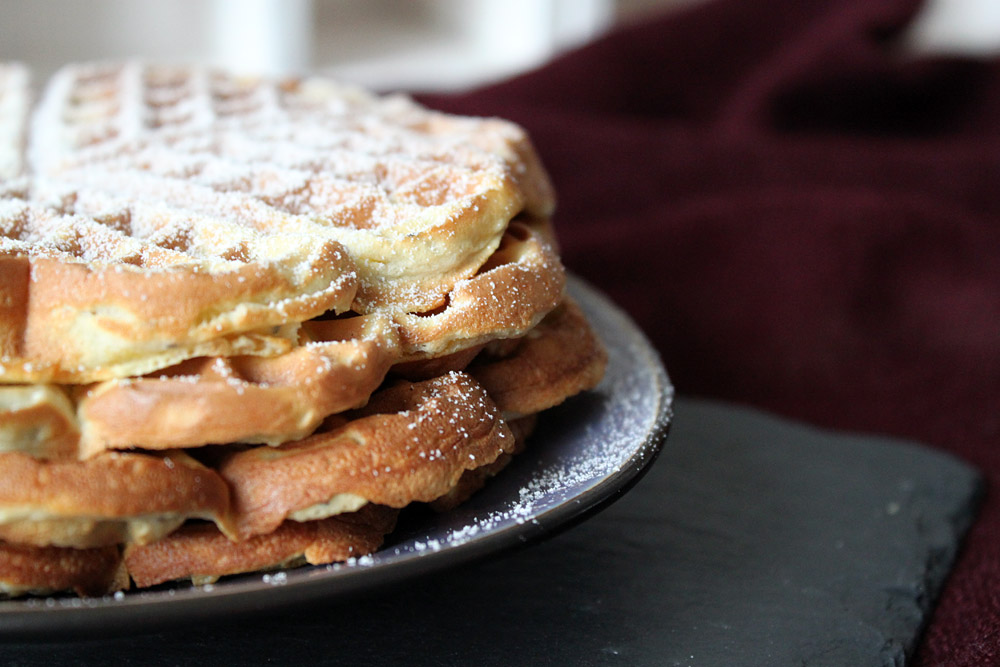 Chia Seed Waffeln mit Himbeersahne | orangenmond.at