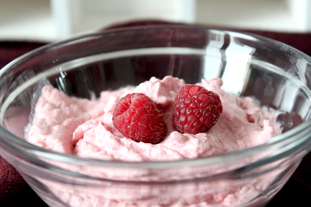 Chia Seed Waffeln mit Himbeersahne | orangenmond.at