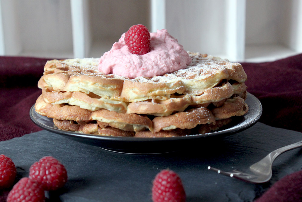 Chia Seed Waffeln mit Himbeersahne | orangenmond.at