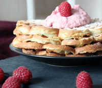 Chiaseed Waffel mit Himbeersahne