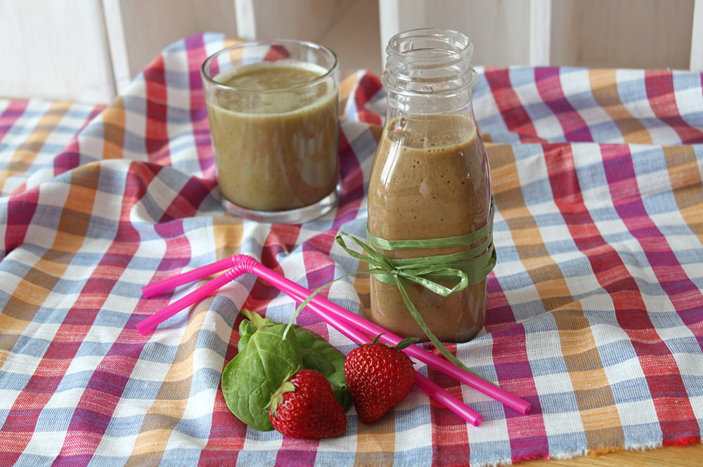 greenish-strawberry-smoothie5