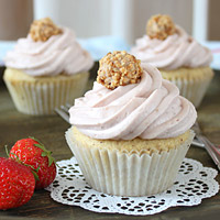 Giotto Cupcakes mit Erdbeertopping | orangenmond.at