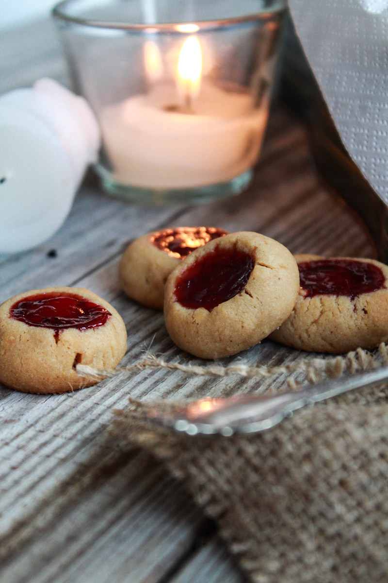 24 Days of Cookies - Day 4: Peanutbutter Jelly Bites
