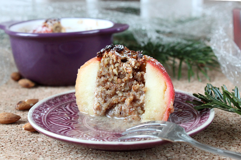 Bratapfel mit Nussfülle / Baked Apple with Nut Stuffing | orangenmond.at