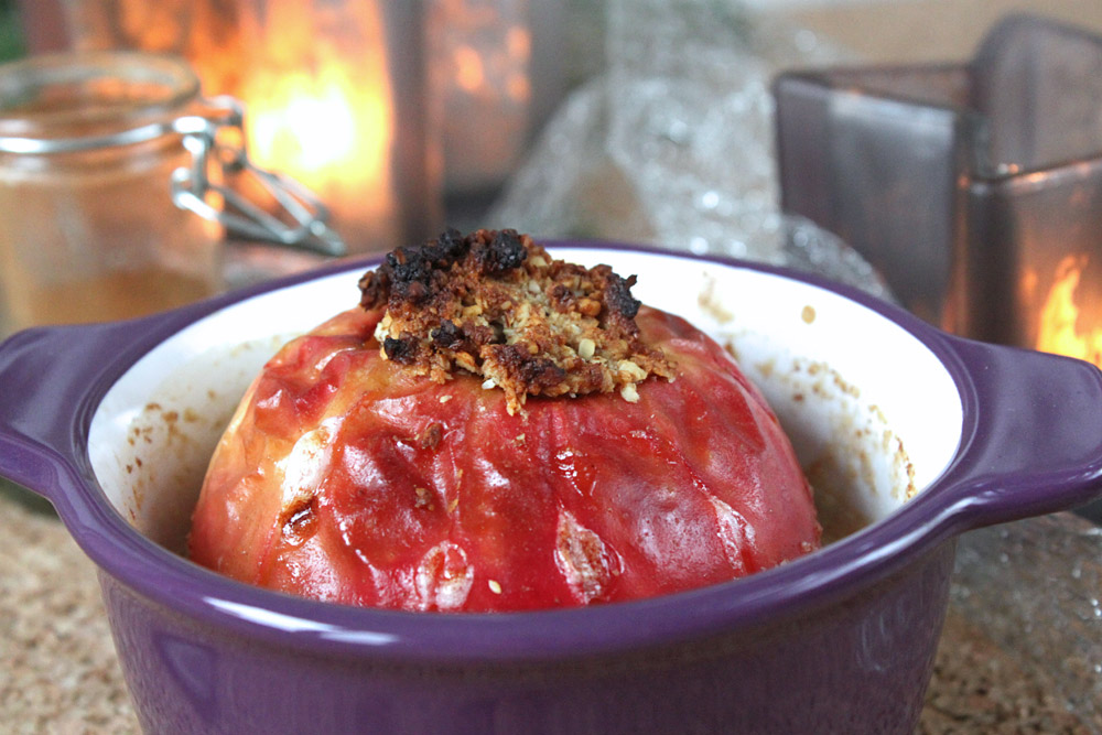 Bratapfel mit Nussfülle / Baked Apple with Nut Stuffing | orangenmond.at