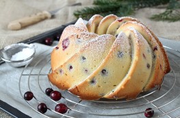 Cranberry & Buttermilch Gugelhupf / Cranberry Buttermilk Bundt Cake | Orangenmond