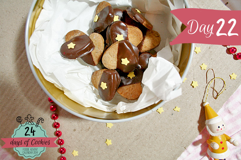 24 Days of Cookies - Day 22:  Haselnusskekserl