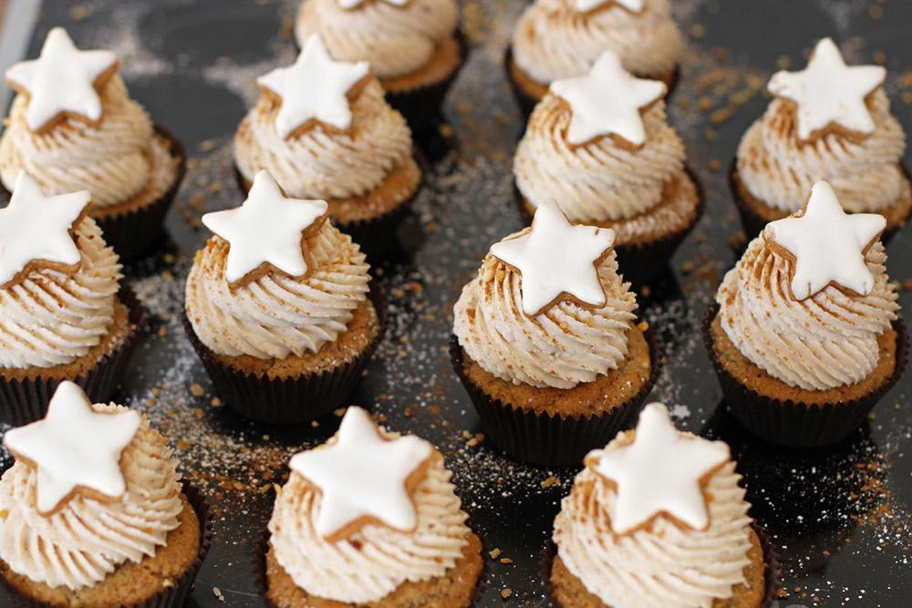 24 Days of Cookies - Day 17: Zimtstern Cupcakes