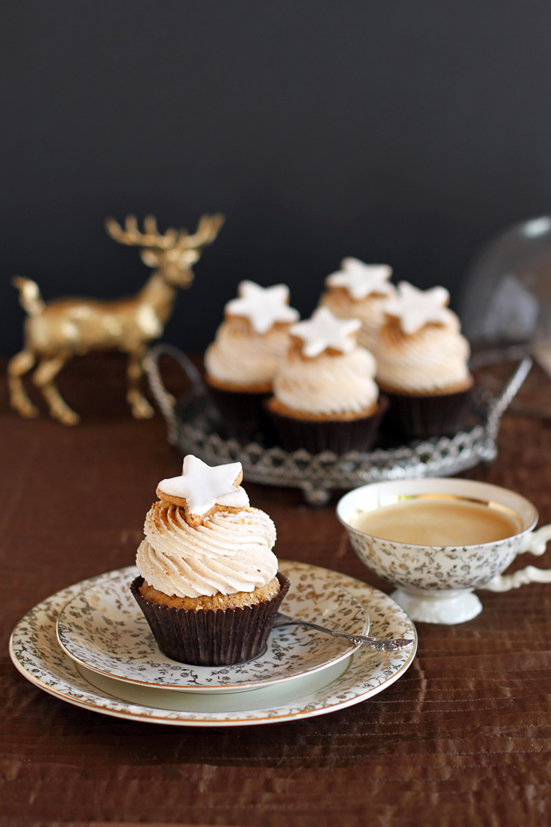 24 Days of Cookies - Day 17: Zimtstern Cupcakes