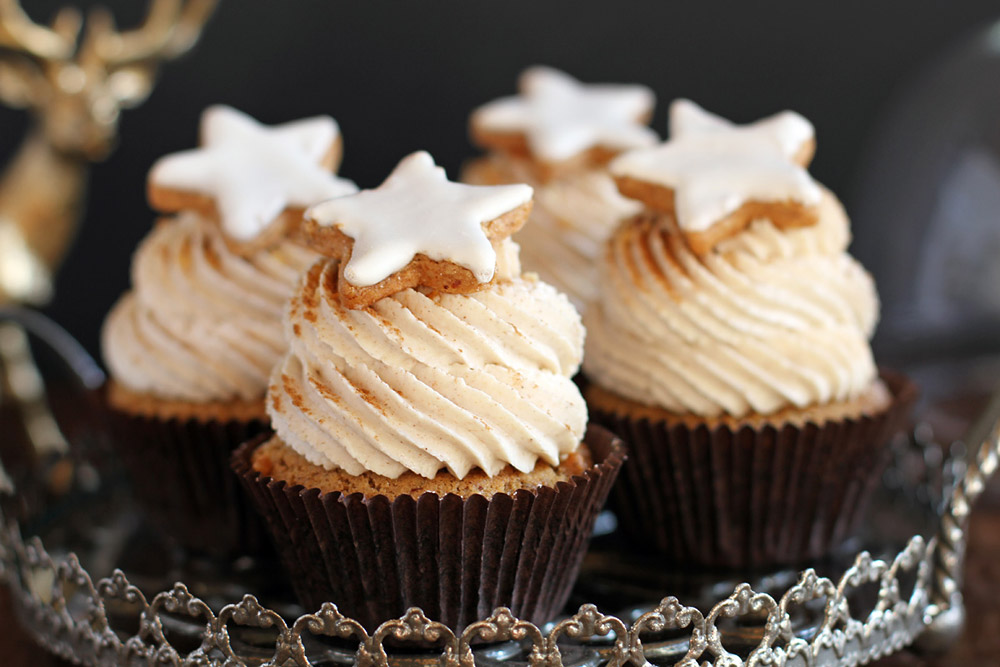 24 Days of Cookies - Day 17: Zimtstern Cupcakes