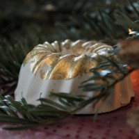 DiY Blattgold Gugelhupf aus Beton / DiY plaster bundt cake with gold leaf | orangenmond.at