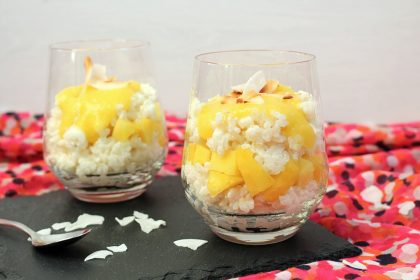 Kokosmilchreis mit Mangopüree im Glas / Coconut Rice Pudding with Mango | orangenmond.at