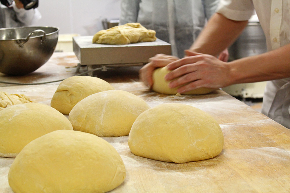 Behind the Scenes: So werden Krapfen gebacken