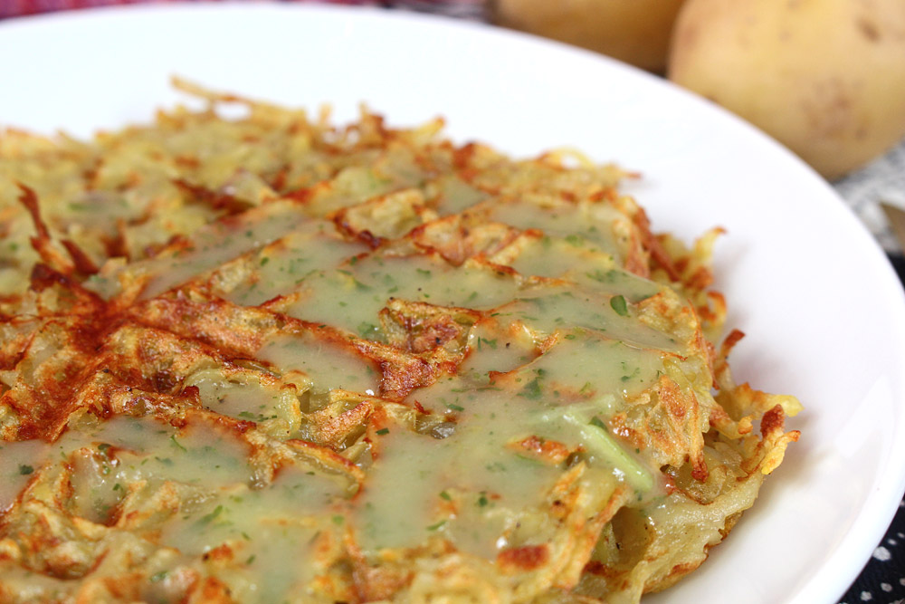 Waffeleisen Hash Browns mit Kräutersoße / Heart Shaped Hash Browns | orangenmond.at