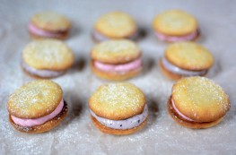 Gastartikel: Whoopies mit Himbeer- und Heidelbeer-Creme von We Love Handmade | orangenmond.at