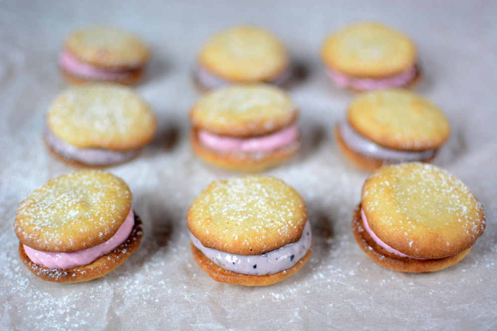 Gastartikel: Whoopies mit Himbeer- und Heidelbeer-Creme von We Love Handmade | orangenmond.at