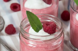 Himbeermousse im- Glas *** Raspberry Mousse in a Jar | orangenmond.at