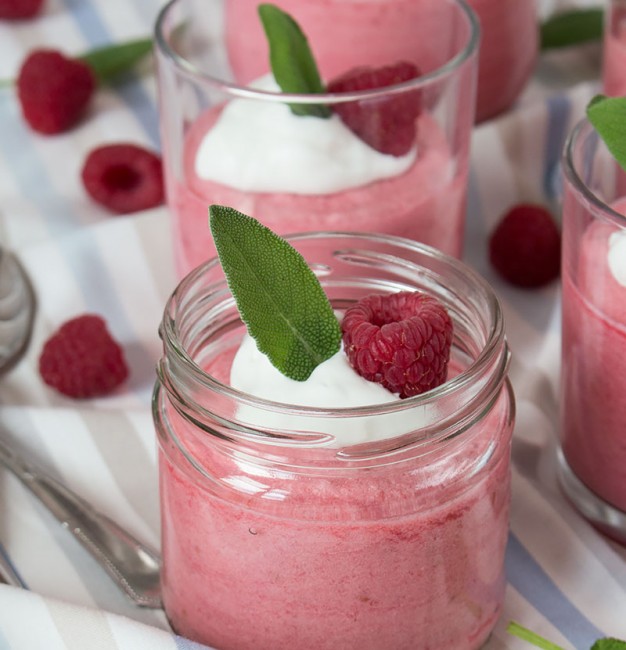 Himbeermousse im Glas
