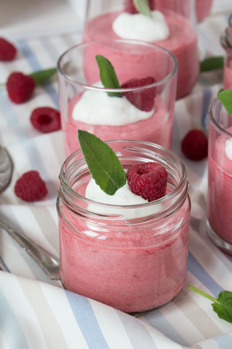 Himbeermousse im- Glas *** Raspberry Mousse in a Jar | orangenmond.at