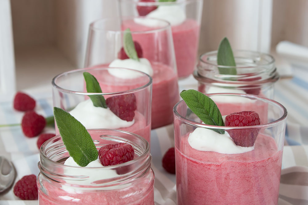 Himbeermousse im- Glas *** Raspberry Mousse in a Jar | orangenmond.at