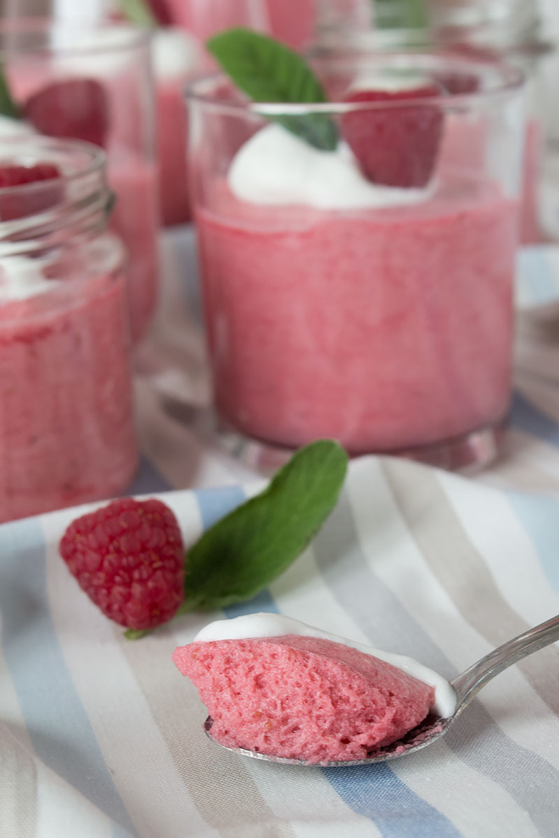 Himbeermousse im- Glas *** Raspberry Mousse in a Jar | orangenmond.at