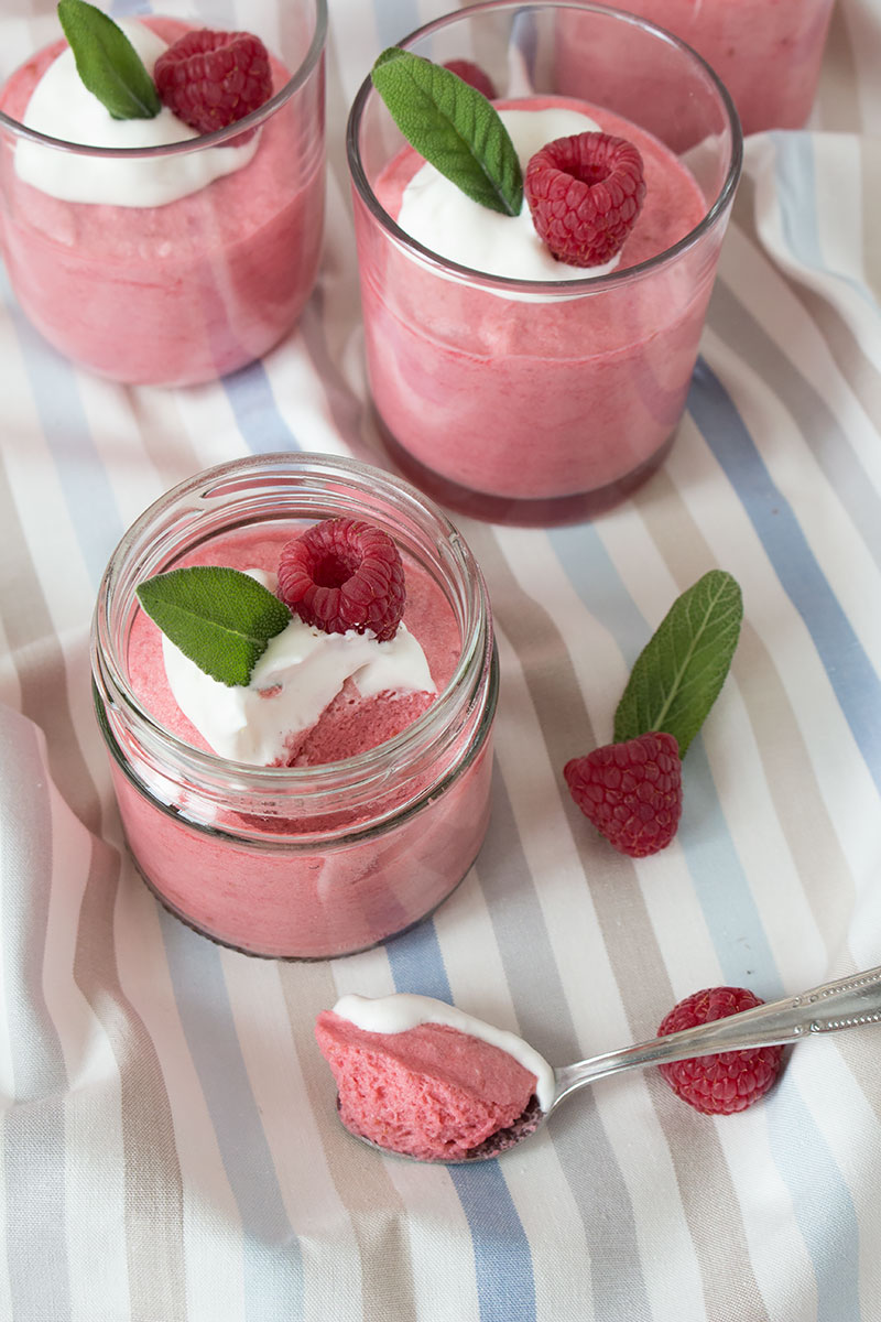 Himbeermousse im- Glas *** Raspberry Mousse in a Jar | orangenmond.at