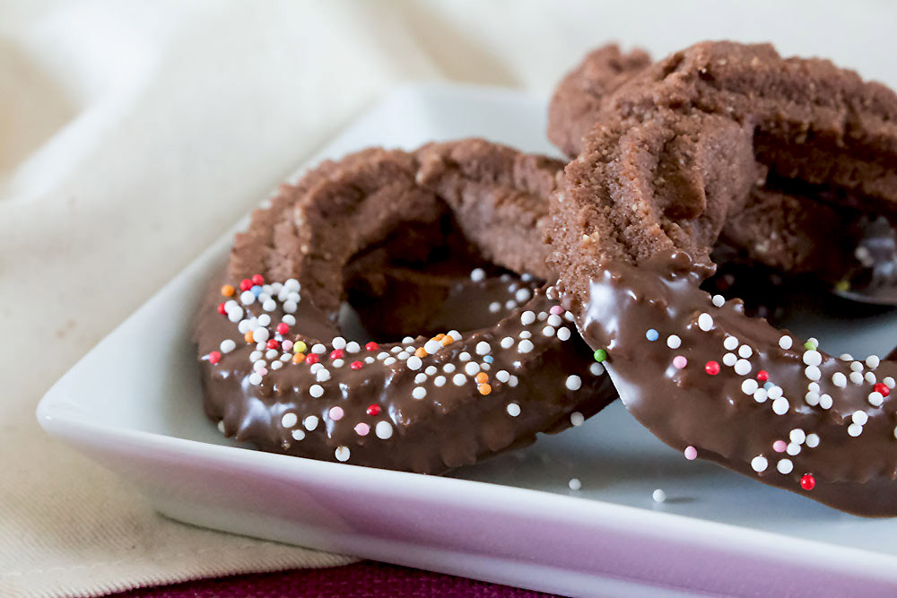 Schokolade Kringel Spritzgebäck *** Chocolate Spritz Cookies | orangenmond.at