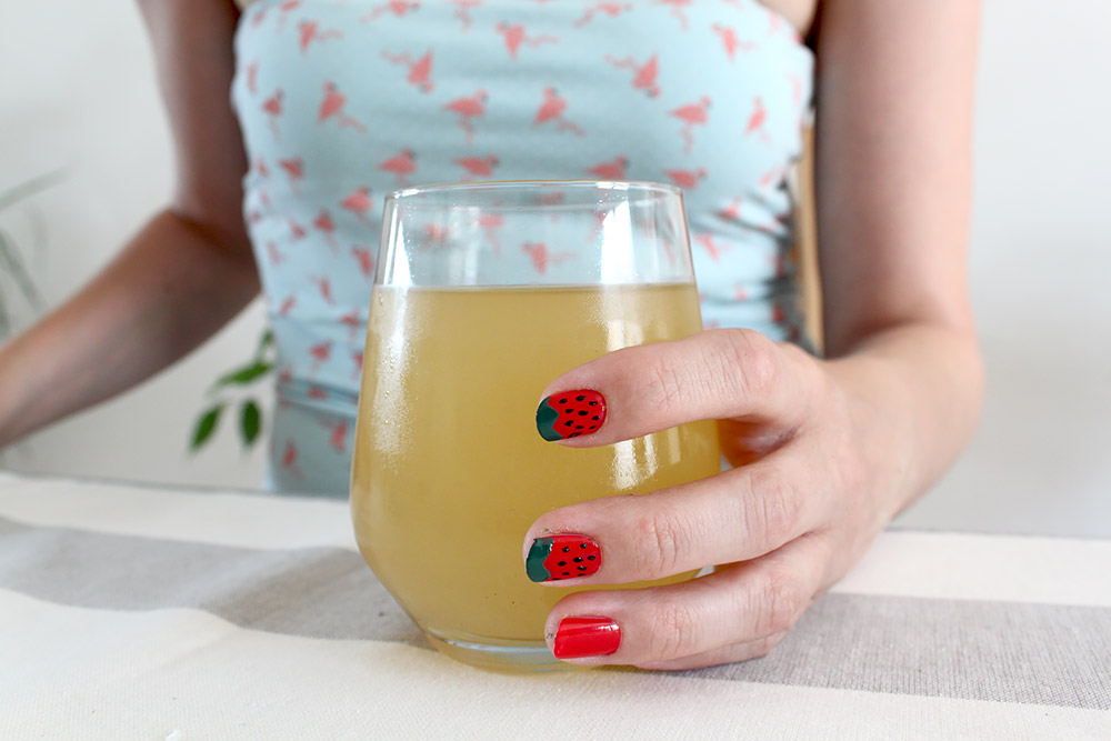 DiY: Erdbeernägel - Sommer auf den Nägeln: Easy Tutorial für ein sommerliches Nageldesign