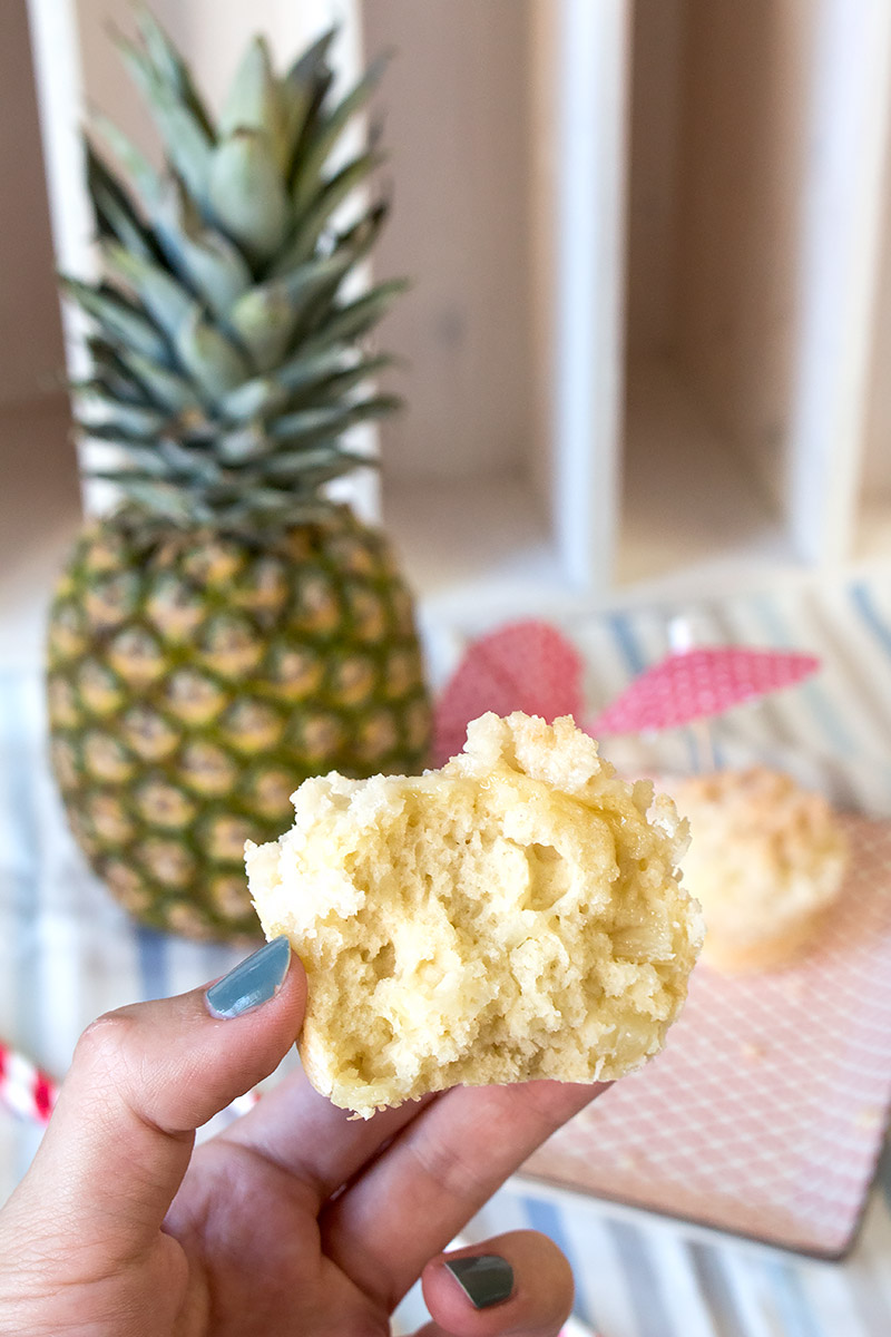 Pina Colada Muffins - weil man Cocktails ruhig auch mal anders genießen kann! Das perfekte Rezept für einen Mädelsabend im Sommer! | orangenmond.at