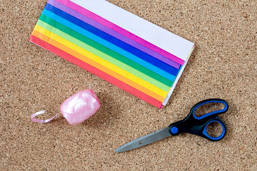 DiY Regenbogen Pompom aus Seidenpapier Bastelanleitung - Schritt 1