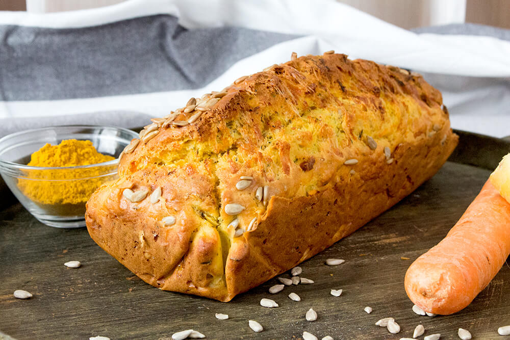 Idee für ein Frühstück ohne Zucker: Zuckerfreier Karotten-Thymian Frühstückskuchen - perfekt zum vorkochen!